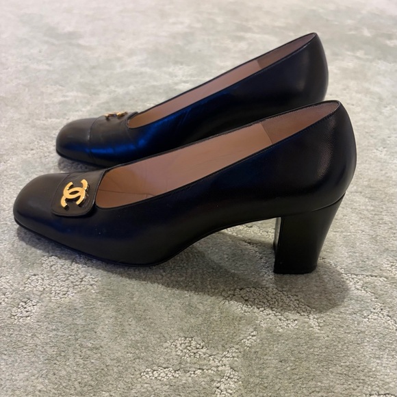 CHANEL Vintage Chanel Square Toe Block Heel Pumps (with gold CC logo) - Picture 2 of 4
